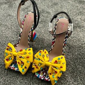 BETSY JOHNSON LOISE BOW HEEL DRESS SANDALS WOMEN'S SHOES IN BRIGHT MULTI